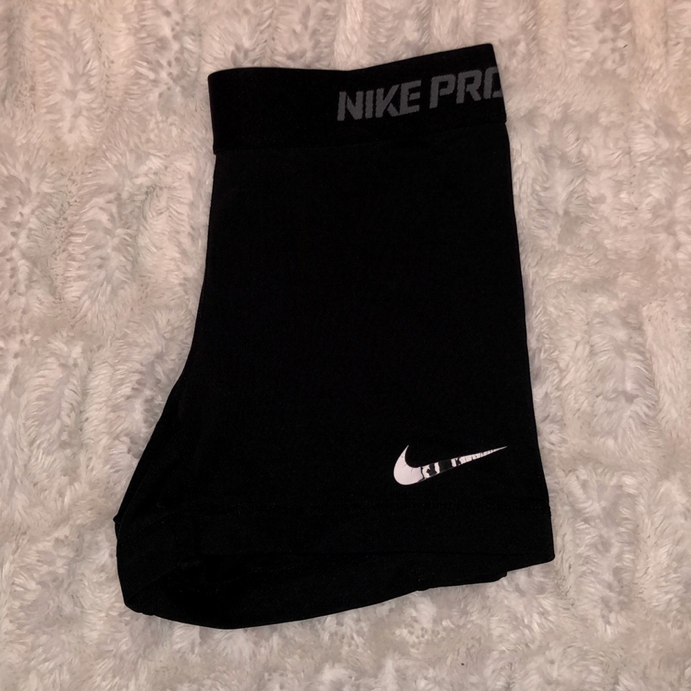 Black Nike Pros Women’s XS